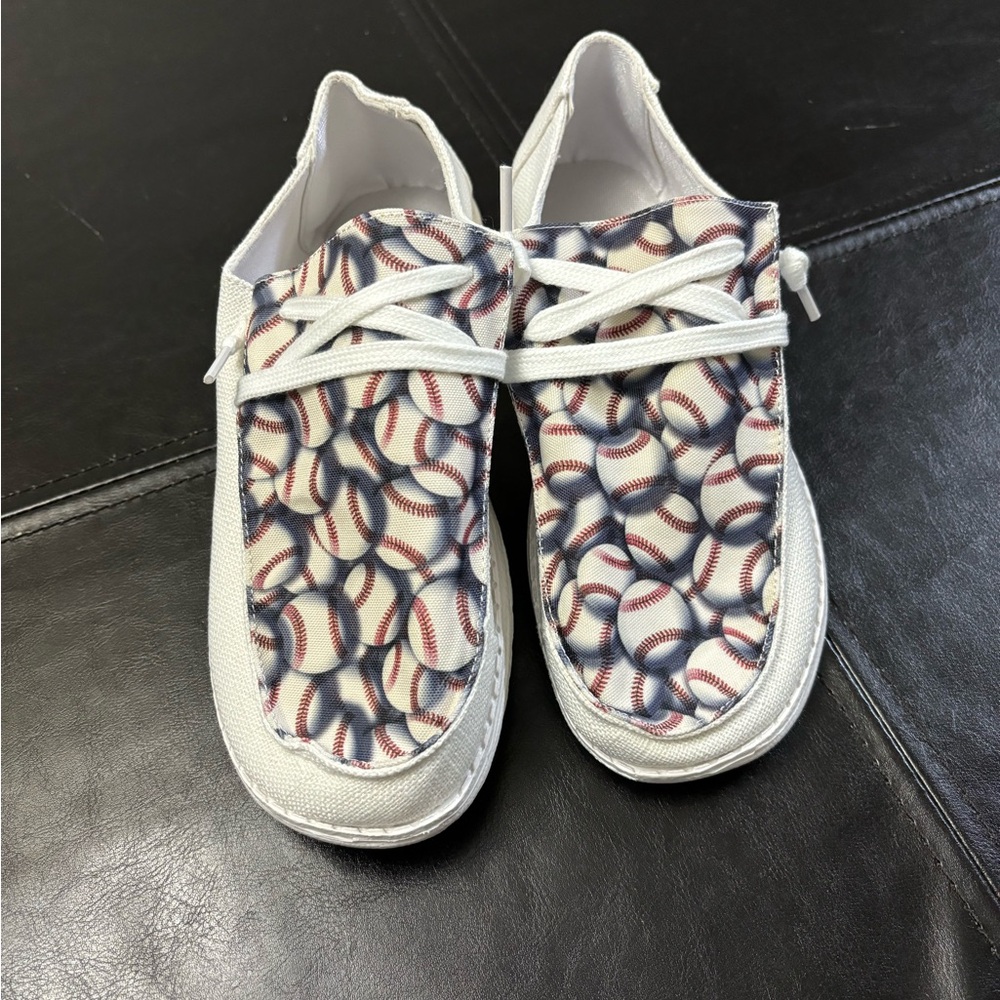 Women’s Baseball Slip On Shows Size 7